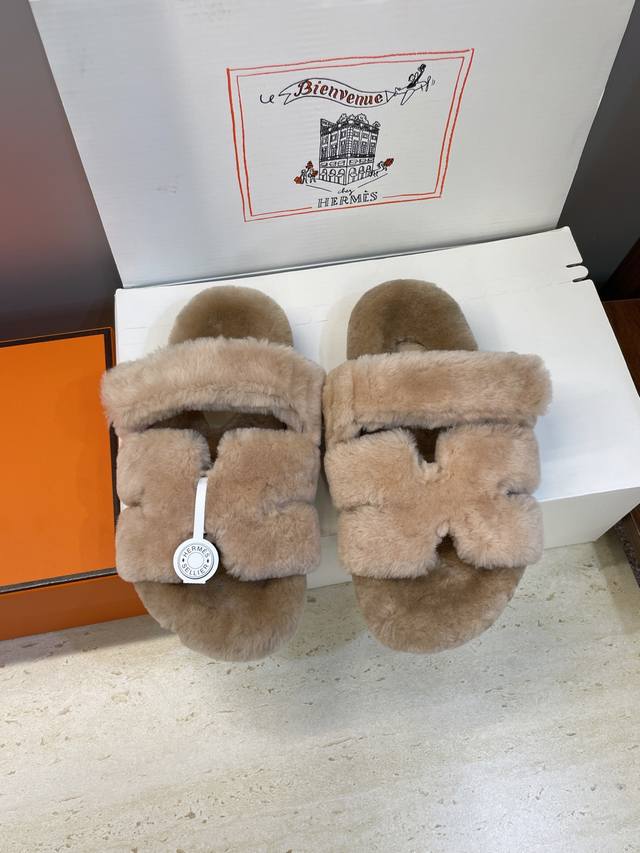工厂P价P 莞货 顶级版 Hermers 爱马仕2025秋冬新色度假风拼色情侣款懒人毛毛鞋 H家经典平底圆头露趾保暖羊羔毛居家二舅拖鞋 材质:鞋面内里100%进