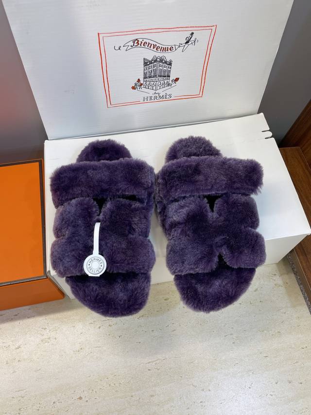 工厂P价P 莞货 顶级版 Hermers 爱马仕2025秋冬新色度假风拼色情侣款懒人毛毛鞋 H家经典平底圆头露趾保暖羊羔毛居家二舅拖鞋 材质:鞋面内里100%进