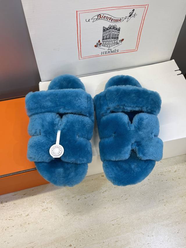 工厂P价P 莞货 顶级版 Hermers 爱马仕2025秋冬新色度假风拼色情侣款懒人毛毛鞋 H家经典平底圆头露趾保暖羊羔毛居家二舅拖鞋 材质:鞋面内里100%进
