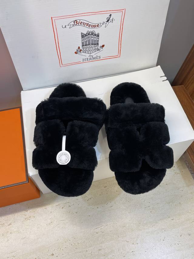 工厂P价P 莞货 顶级版 Hermers 爱马仕2025秋冬新色度假风拼色情侣款懒人毛毛鞋 H家经典平底圆头露趾保暖羊羔毛居家二舅拖鞋 材质:鞋面内里100%进