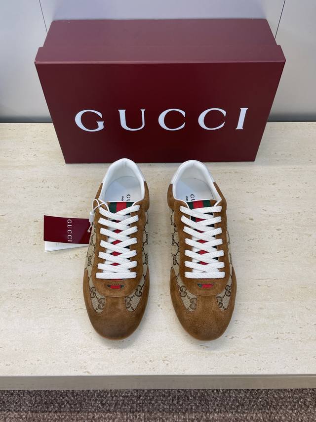 工厂P价P Gucci 古驰 2025秋冬系列 Shift 情侣新款系带休闲运动鞋 G家字母Logo拼色平底圆头复古擦色阿甘徳训滑板鞋 市面顶级版本 材质:鞋面