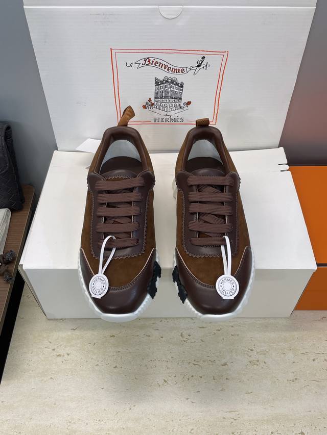 工厂P价P 配全套飞机盒 莞货 顶级版 爱马仕 Hermes 2025秋冬经典情侣款 Bouncing 休闲系带百搭运动鞋 H家厚底时尚风格拼色跑鞋 材质：鞋面
