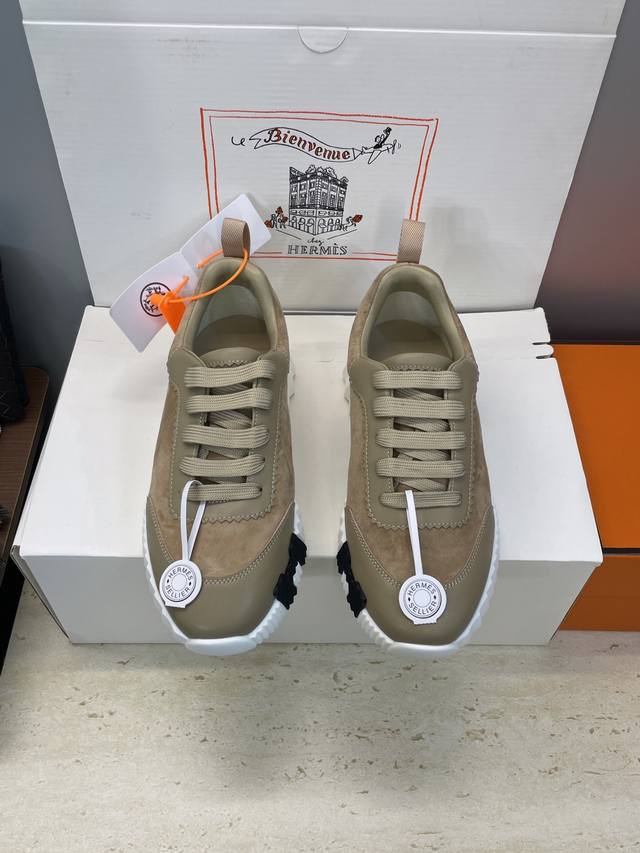 工厂P价P 配全套飞机盒 莞货 顶级版 爱马仕 Hermes 2025秋冬经典情侣款 Bouncing 休闲系带百搭运动鞋 H家厚底时尚风格拼色跑鞋 材质：鞋面