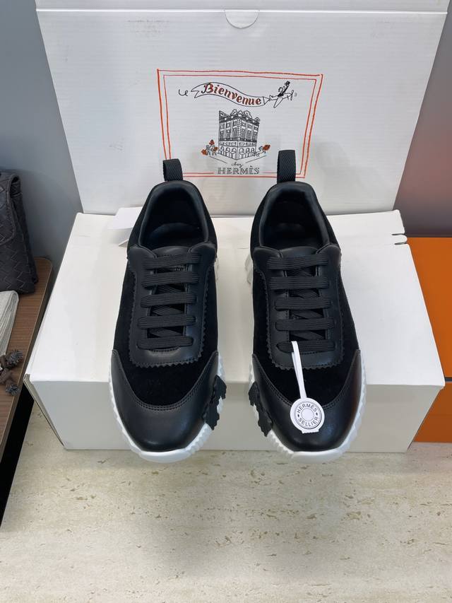 工厂P价P 配全套飞机盒 莞货 顶级版 爱马仕 Hermes 2025秋冬经典情侣款 Bouncing 休闲系带百搭运动鞋 H家厚底时尚风格拼色跑鞋 材质：鞋面