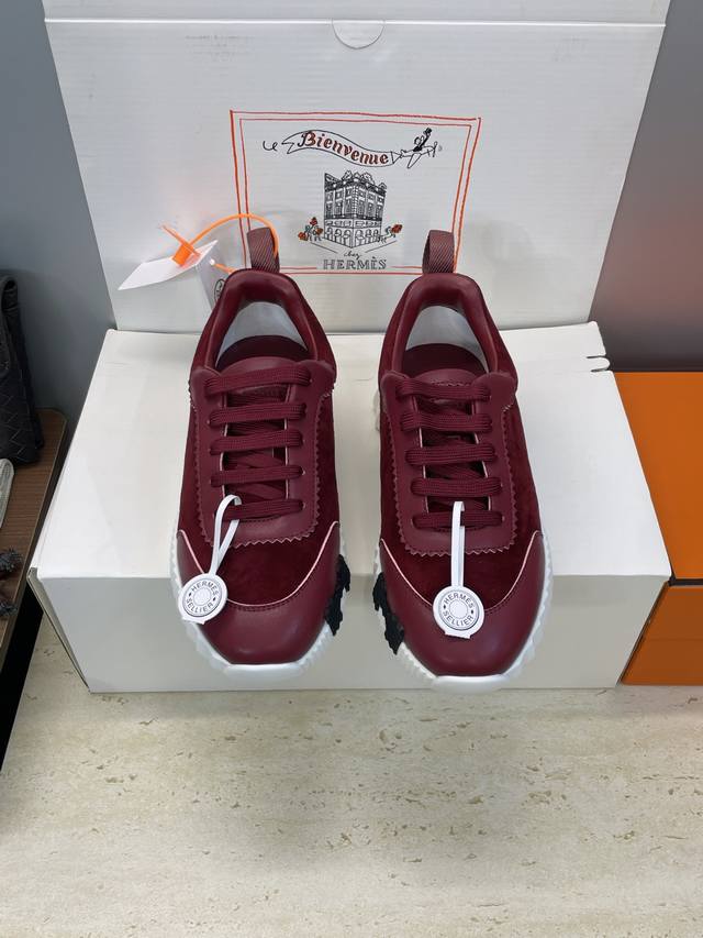 工厂P价P 配全套飞机盒 莞货 顶级版 爱马仕 Hermes 2025秋冬经典情侣款 Bouncing 休闲系带百搭运动鞋 H家厚底时尚风格拼色跑鞋 材质：鞋面