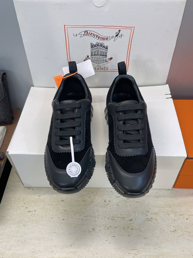 工厂P价P 配全套飞机盒 莞货 顶级版 爱马仕 Hermes 2025秋冬经典情侣款 Bouncing 休闲系带百搭运动鞋 H家厚底时尚风格拼色跑鞋 材质：鞋面