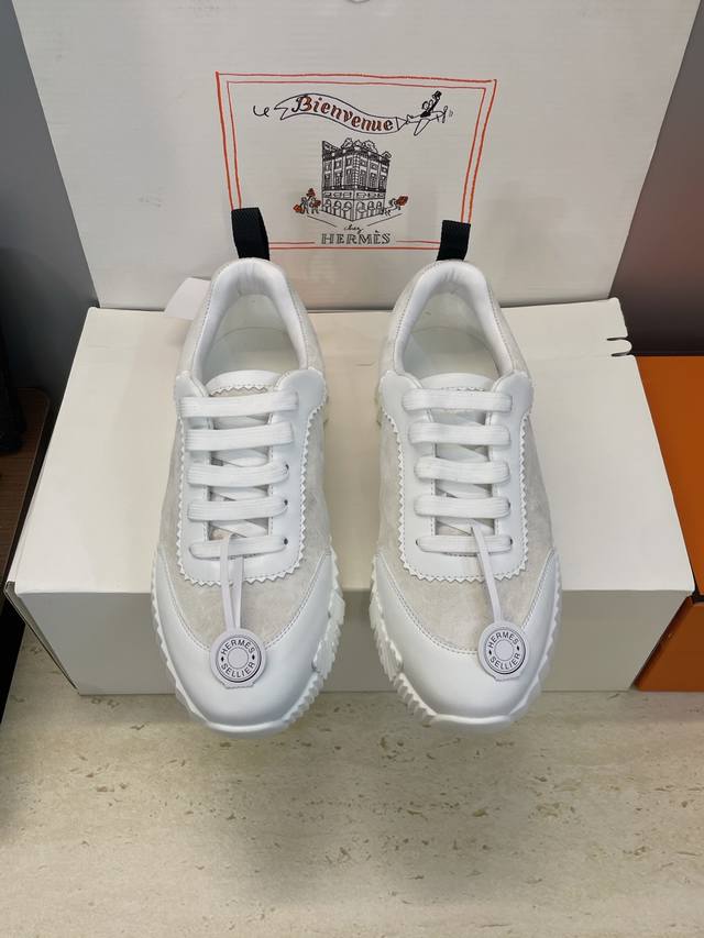 工厂P价P 配全套飞机盒 莞货 顶级版 爱马仕 Hermes 2025秋冬经典情侣款 Bouncing 休闲系带百搭运动鞋 H家厚底时尚风格拼色跑鞋 材质：鞋面