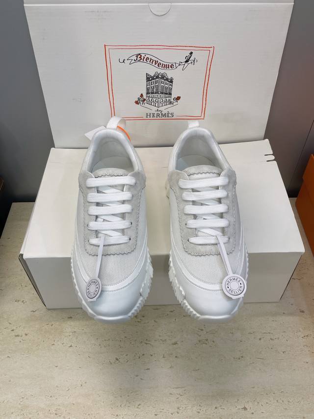 工厂P价P 配全套飞机盒 莞货 顶级版 爱马仕 Hermes 2025秋冬经典情侣款 Bouncing 休闲系带百搭运动鞋 H家厚底时尚风格拼色跑鞋 材质：鞋面