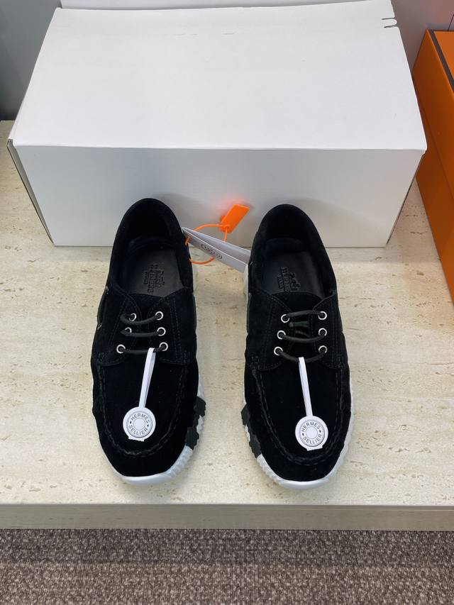 工厂P价P 配全套飞机盒 莞货 顶级版 爱马仕 Hermes 2025秋冬经典情侣款 Bouncing 休闲系带百搭运动鞋 H家厚底时尚风格拼色跑鞋 材质：鞋面