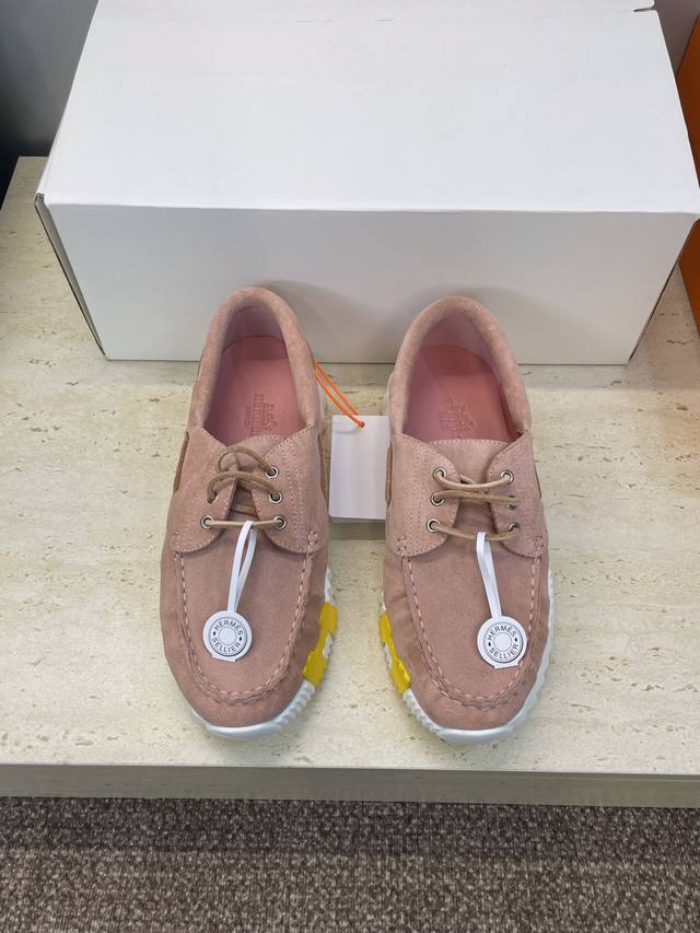 工厂P价P 配全套飞机盒 莞货 顶级版 爱马仕 Hermes 2025秋冬经典情侣款 Bouncing 休闲系带百搭运动鞋 H家厚底时尚风格拼色跑鞋 材质：鞋面
