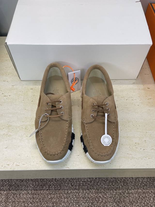 工厂P价P 配全套飞机盒 莞货 顶级版 爱马仕 Hermes 2025秋冬经典情侣款 Bouncing 休闲系带百搭运动鞋 H家厚底时尚风格拼色跑鞋 材质：鞋面