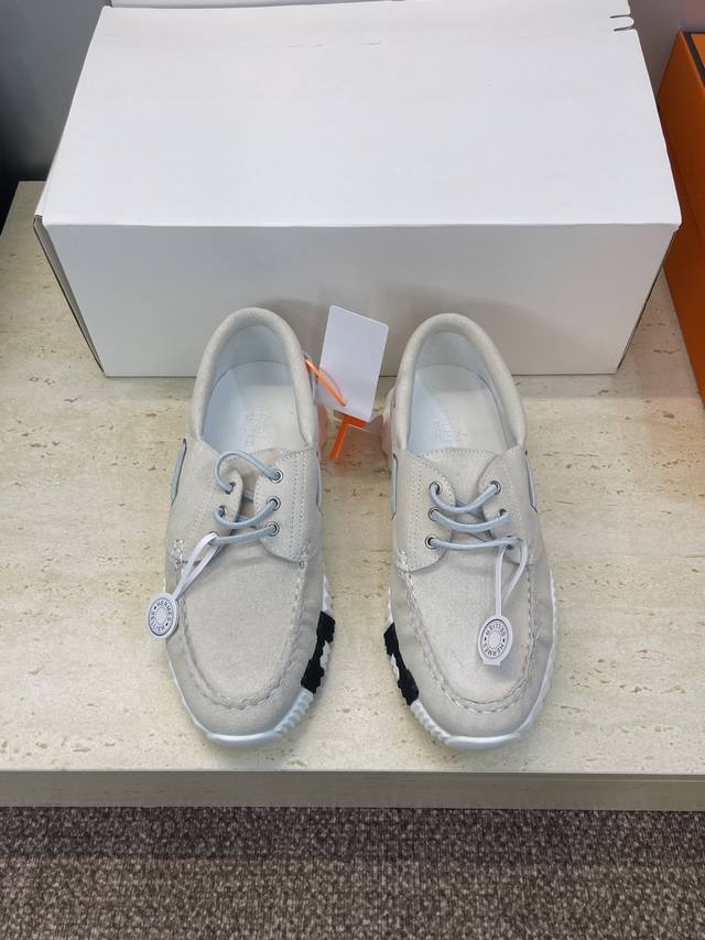 工厂P价P 配全套飞机盒 莞货 顶级版 爱马仕 Hermes 2025秋冬经典情侣款 Bouncing 休闲系带百搭运动鞋 H家厚底时尚风格拼色跑鞋 材质：鞋面