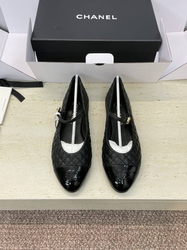 工厂P价P 莞货 顶级代购版 Chanel 香奈儿 2025秋冬新款菱格电绣玛丽珍芭蕾舞娃娃女鞋 小香字母Logo五金扣平底圆头拼色单鞋 材质:鞋面进口全粒面羊
