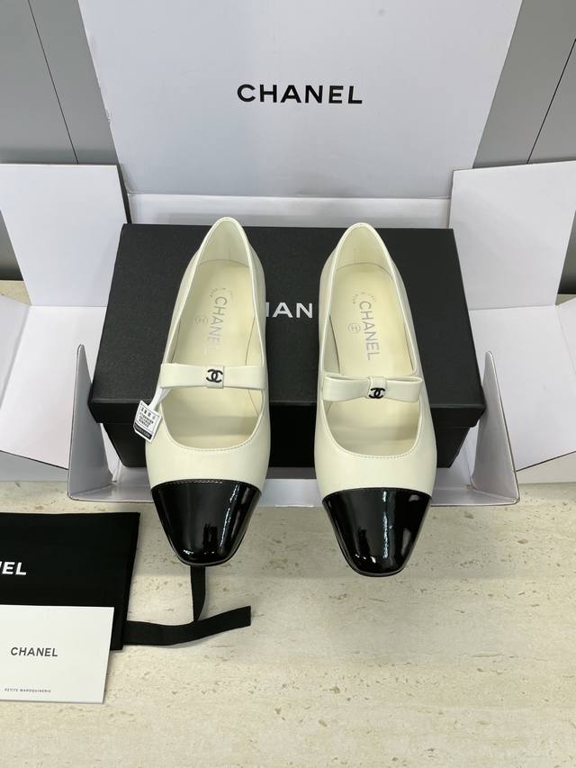 工厂P价P 莞货 顶级代购版 Chanel 香奈儿 2025秋冬新款玛丽珍芭蕾舞娃娃女鞋 小香字母Logo平底圆头蝴蝶结拼色单鞋 材质:鞋面进口全粒面羊皮+水染