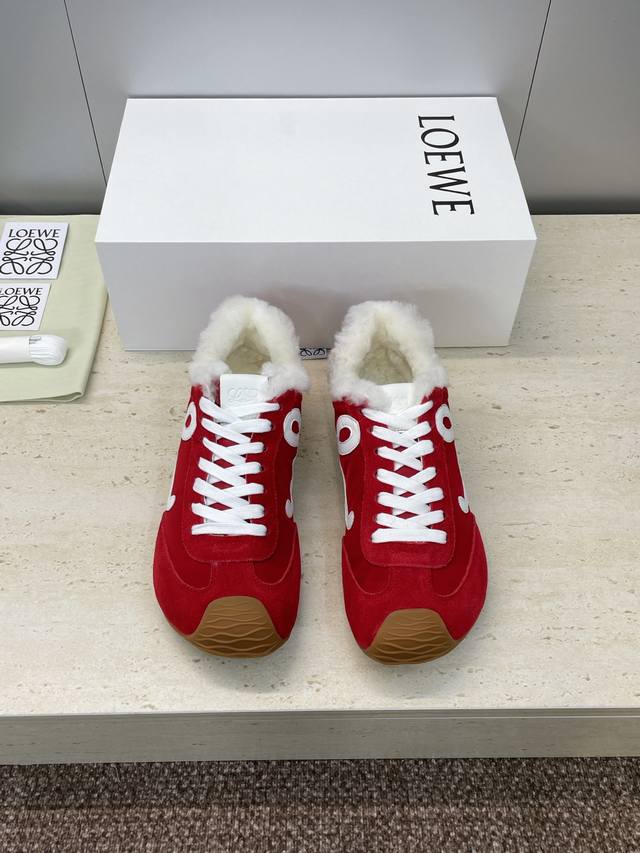 工厂P价P女码 男码 罗意威 Loewe 2025秋冬新款 Ballet Runner2.0情侣款厚底系带防寒保暖毛毛德训鞋 明星同款字母Logo拼色阿甘休闲运