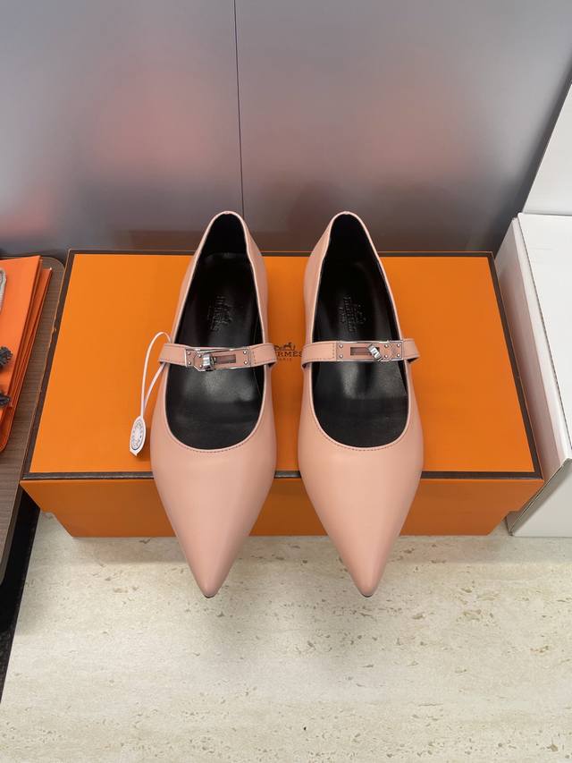 工厂P价P 莞货 代购级 爱马仕 Hermes 2025秋冬新款 Lover 拼色女鞋 H家经典Kelly五金皮带平底尖头气质单鞋 材质：鞋面进口小牛皮 +水染