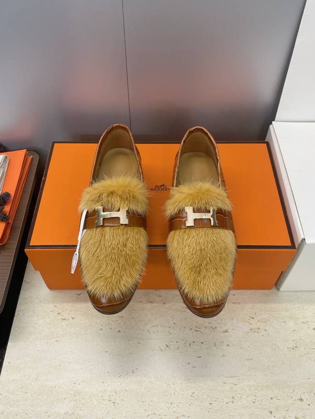 工厂P价P 莞货 代购级 Hermes 爱马仕 2025秋冬新款Royal 拼色低跟羊羔毛芭蕾舞女鞋 H家字母Logo五金扣平底圆头防寒保暖乐福鞋 材质：进口小