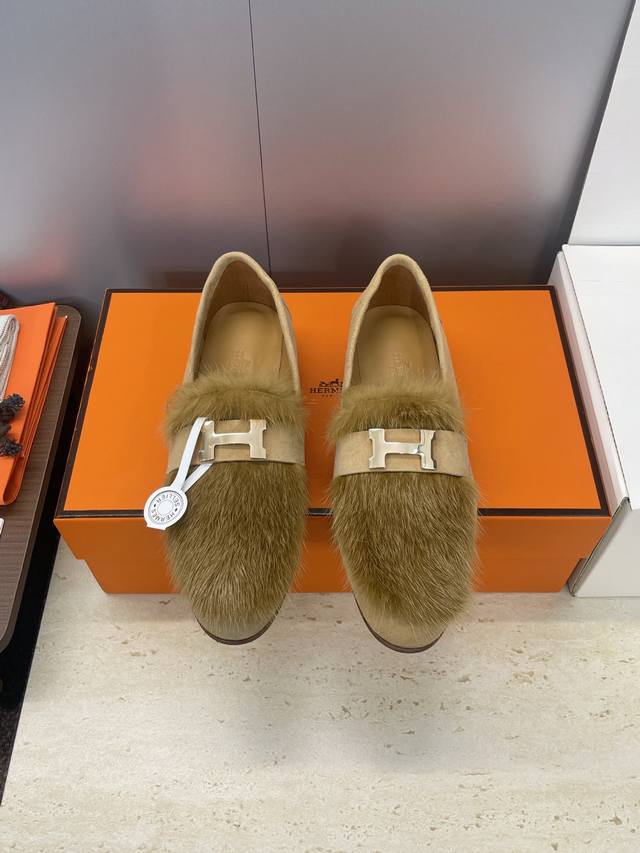 工厂P价P 莞货 代购级 Hermes 爱马仕 2025秋冬新款Royal 拼色低跟羊羔毛芭蕾舞女鞋 H家字母Logo五金扣平底圆头防寒保暖乐福鞋 材质：进口小