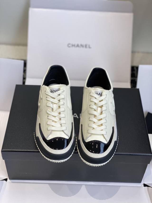 东莞代购级 官网同步盒包装 Chanel香奈儿 25K 熊猫配色 德训鞋 休闲 运动鞋 棒球鞋 原版购入开发 做货 小香 C家 专柜又一超级大爆款，网红博主小姐