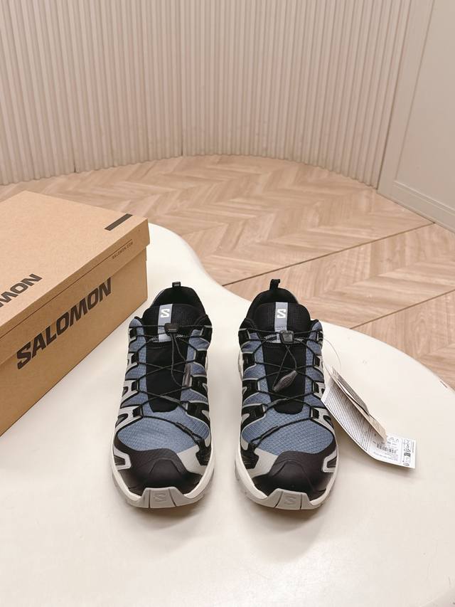 出 Salomon萨洛蒙2025秋冬新款3D-V9新色系跑步鞋休闲运动鞋 未来感皮条纹 上脚实感:中底搭载全掌玻璃纤维能量板和超厚弹性泡沫中底，跑动时推进力十足