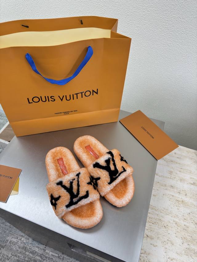 双色效果 拼色Logo 进口羊羔毛拖鞋 L驴超高性价比 包装 高品质 无瑕疵 5种配色 橘色羊羔毛 钻石手工缝制 Logo Lv 打造 使得 Lv 仍能为创作者