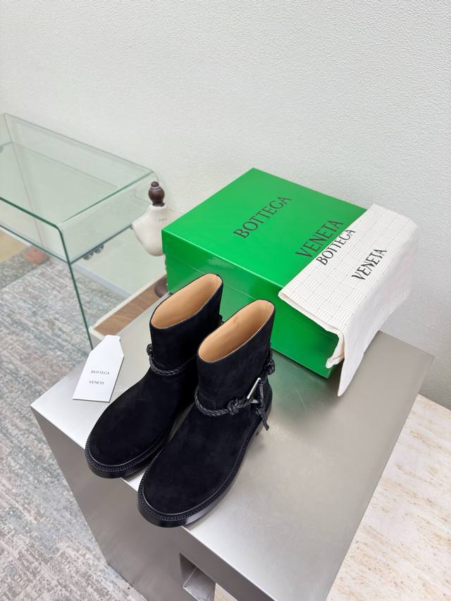 高丝光 牛反绒皮 Bv 女士James 及膝高靴 家族元素 Bottega Venet* 对标对版 五金原版一致 请对比官图 Bv一脚蹬 骑士靴 五金对版 一致