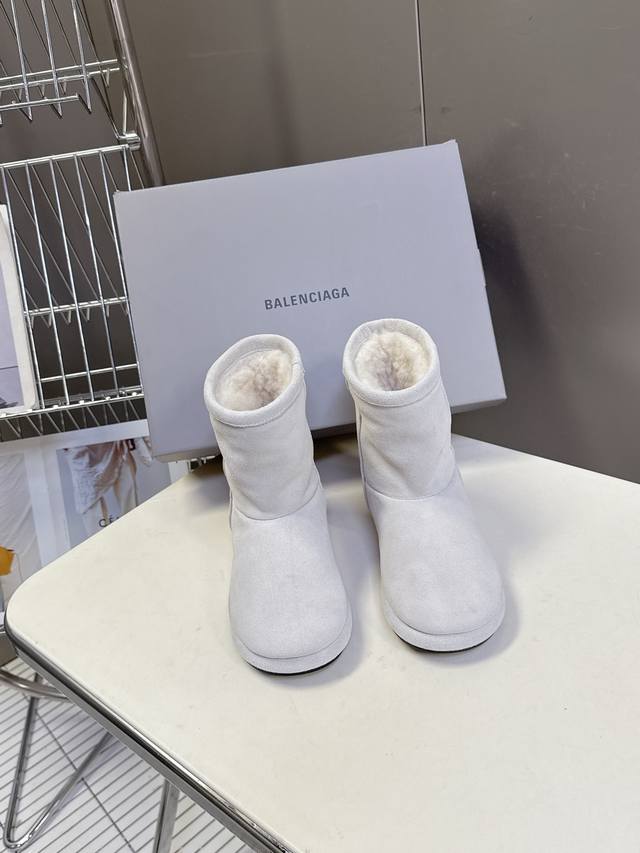 Balenciaga巴黎世家秋冬最新款滑雪系列 雪地靴 超多明星网红种草 细节完美复刻 设计师推出探索时尚界对于原创与挪用的概念、以全新系列致敬传承与经典，以标