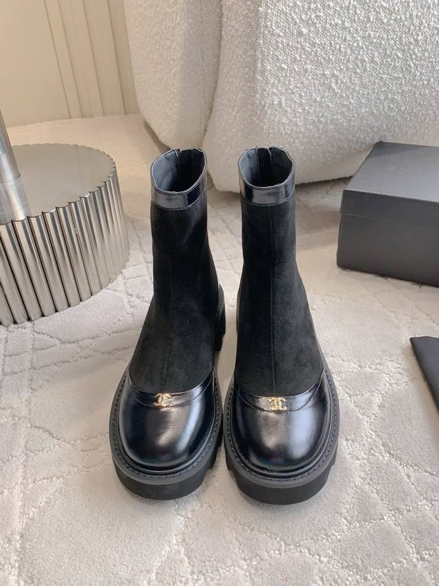 出厂价P Chane*新款厚底短靴 经典简约百搭款 鞋面原版牛皮 内里垫脚羊皮 意大利真皮大底 尺码35-39 40 41定做