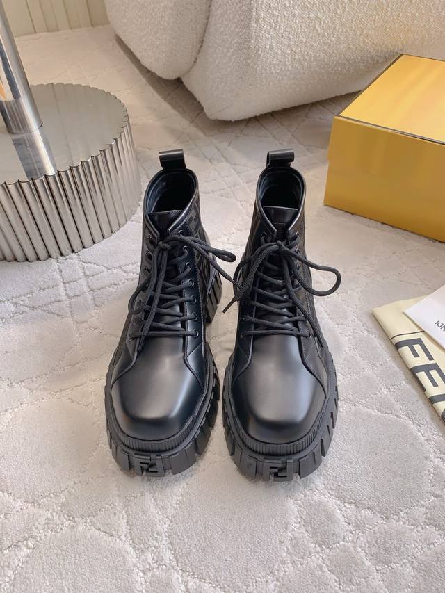 出厂价P 顶级版本 Fend* 新款男士厚短靴 原版购入1:1复刻 细节对版Zp 随意进出专柜 尺码39 44 38 45 46定做