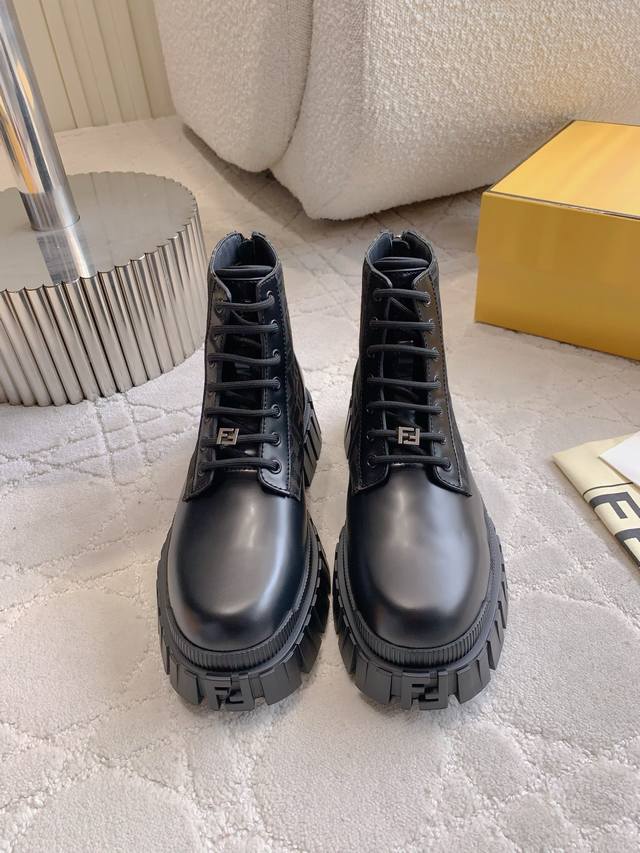出厂价P 顶级版本 Fend* 新款男士厚短靴 原版购入1:1复刻 细节对版Zp 随意进出专柜 尺码39 44 38 45 46定做