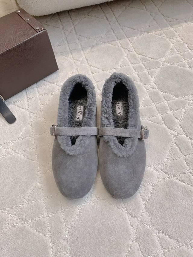 出厂价P Alai*秋冬新款毛毛平底鞋 乖巧可爱 实穿又保暖 鞋面羊反绒 内里垫脚进口一体羊毛 原版开模大底 尺码35-39 40定做
