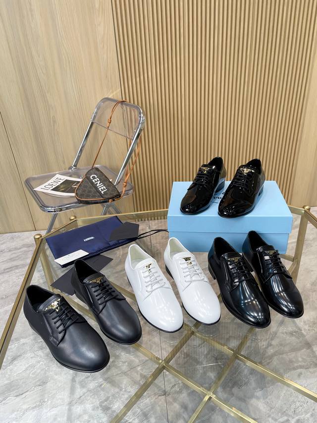 顶级版本真皮底 Prada普拉达 早春款重磅推出新款单鞋 Prada早春T台走秀网红同款＂造梦不夜城＂，Prada能在重要场合上用得上了，小清新风带点贵气的感觉