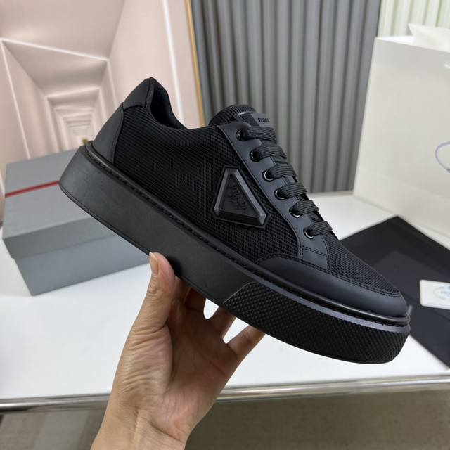 Prad*普拉达 专柜爆款男鞋， 官网1:1制作进口牛皮网面， 网布内里牛皮垫脚 原厂特供原版底， 码数：38-44 45订做不退换 出厂价Pp：