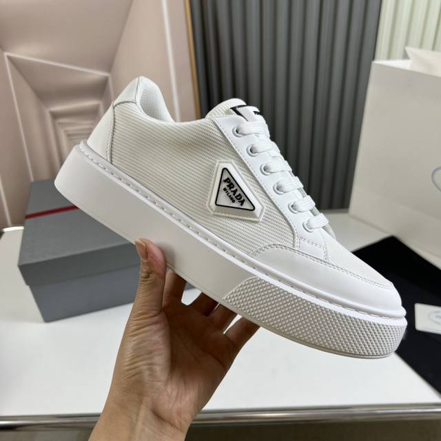 Prad*普拉达 专柜爆款男鞋， 官网1:1制作进口牛皮网面， 网布内里牛皮垫脚 原厂特供原版底， 码数：38-44 45订做不退换 出厂价Pp：