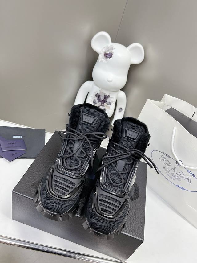 羊毛款 男款10 走秀系列顶级上新★ 官网主打！超级街拍王！蔡徐坤、关晓彤、众明星上脚示范鞋型线条未来感十足，老爹款松糕厚底很好的拉长双腿线条，轻便不累脚，暴走