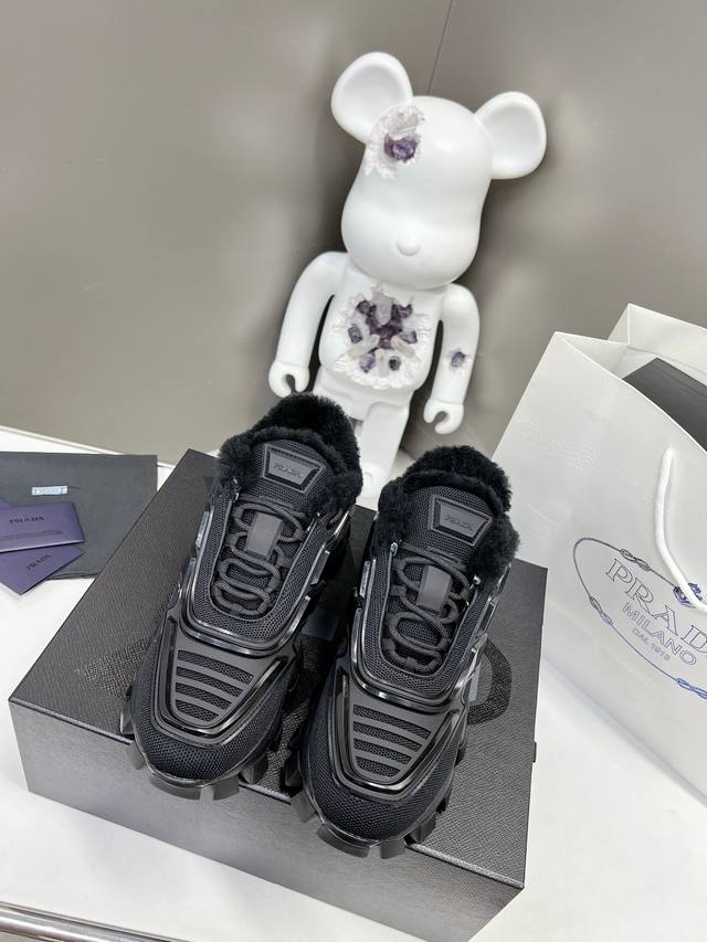 羊毛款 男款10 走秀系列顶级上新★ 官网主打！超级街拍王！蔡徐坤、关晓彤、众明星上脚示范鞋型线条未来感十足，老爹款松糕厚底很好的拉长双腿线条，轻便不累脚，暴走