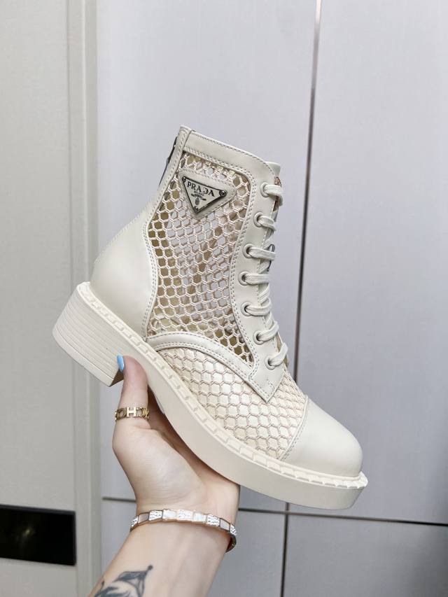 Prada普拉达2630你不能停止热爱军靴温暖的季节，需要特殊的解决方案，鱼网是个不错的主意 非常符合本季的海洋主题原版1:1 三角扣 拉链扣开模！进口环保开边