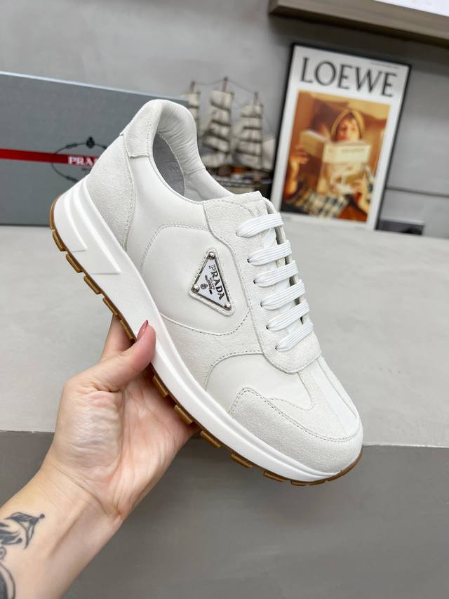 出厂价Pp： Prada普拉达 男鞋专柜爆款， 官网同步，高品质出货 面料：原版牛皮 内里：牛皮垫脚+牛皮内里， 大底：原厂橡胶底， 码数：38-45 45定做