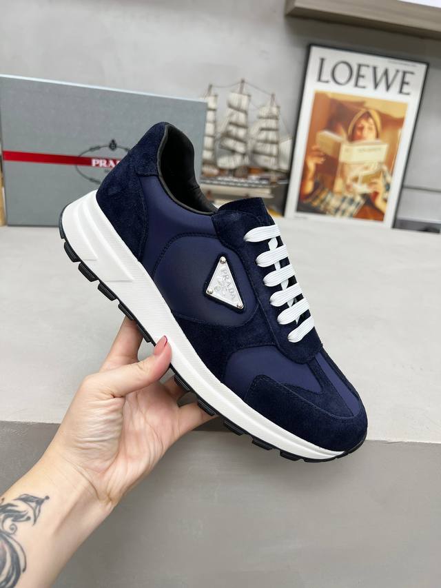 出厂价Pp： Prada普拉达 男鞋专柜爆款， 官网同步，高品质出货 面料：原版牛皮 内里：牛皮垫脚+牛皮内里， 大底：原厂橡胶底， 码数：38-45 45定做