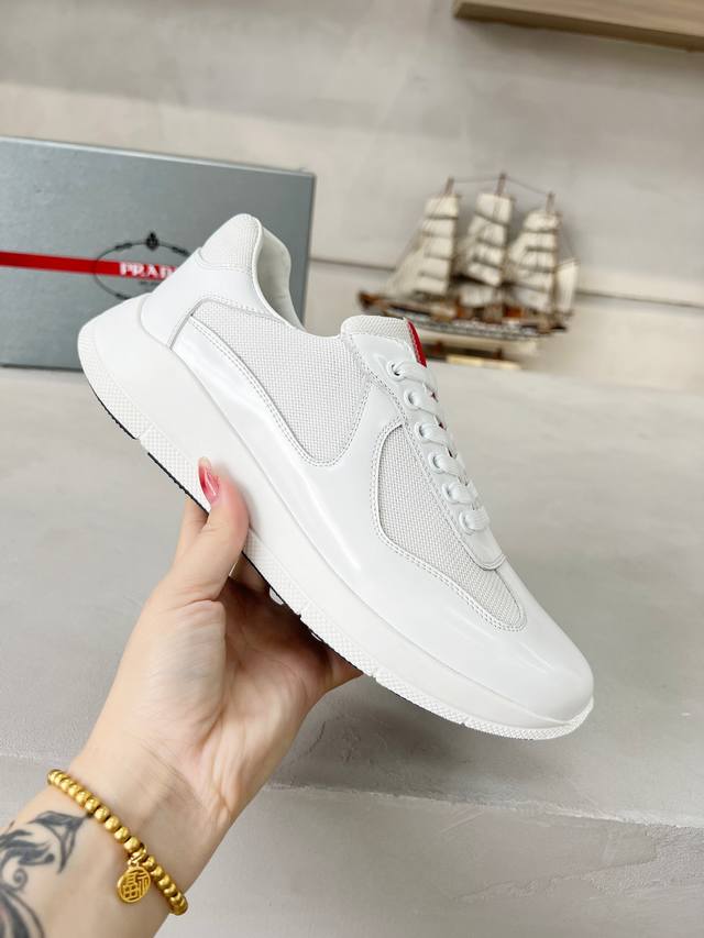 出厂价Pp： Prada普拉达 男鞋专柜爆款， 官网同步，高品质出货 面料：原版牛皮 内里：牛皮垫脚+牛皮内里， 大底：原厂橡胶底， 码数：38-45 45定做