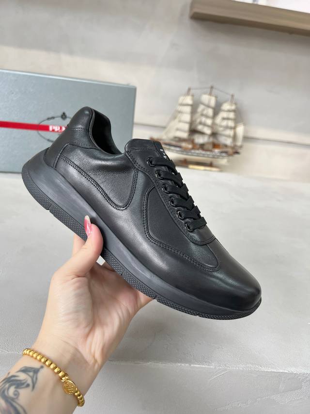 出厂价Pp： Prada普拉达 男鞋专柜爆款， 官网同步，高品质出货 面料：原版牛皮 内里：牛皮垫脚+牛皮内里， 大底：原厂橡胶底， 码数：38-45 45定做