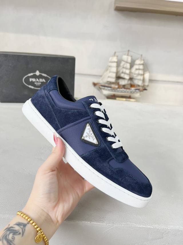 出厂价Pp： Prada普拉达 男鞋专柜爆款， 官网同步，高品质出货 面料：原版牛皮 内里：牛皮垫脚+牛皮内里， 大底：原厂橡胶底， 码数：38-45 45定做