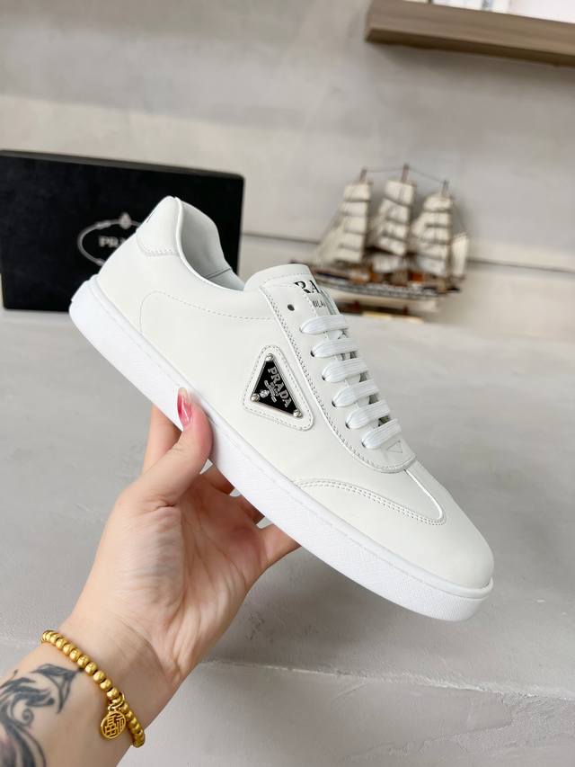 出厂价Pp： Prada普拉达 男鞋专柜爆款， 官网同步，高品质出货 面料：原版牛皮 内里：牛皮垫脚+牛皮内里， 大底：原厂橡胶底， 码数：38-45 45定做