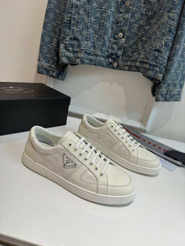 出厂价Pp： Prada普拉达 男鞋专柜爆款， 官网同步，高品质出货 面料：原版牛皮 内里：牛皮垫脚+牛皮内里， 大底：原厂橡胶底， 码数：38-45 45定做