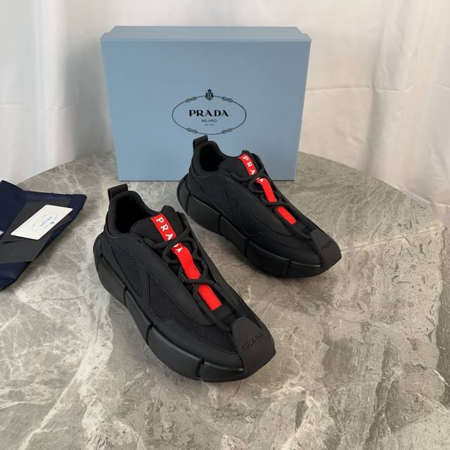 P家男士系带休闲鞋 面：粒面牛皮+进口透气网 里：进口透气网布+牛皮垫脚 底：原版橡胶厚底 经典红标鞋舌 Size:38-45 46定做