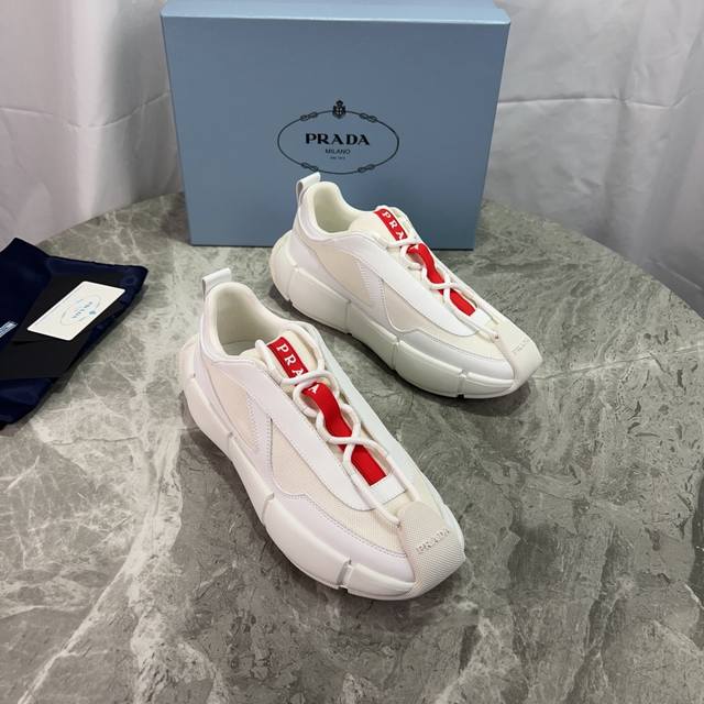 P家男士系带休闲鞋 面：粒面牛皮+进口透气网 里：进口透气网布+牛皮垫脚 底：原版橡胶厚底 经典红标鞋舌 Size:38-45 46定做