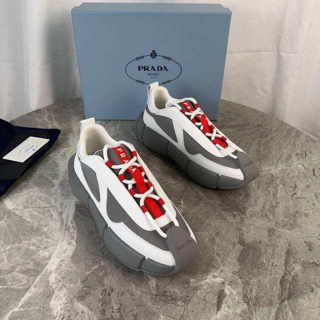 P家男士系带休闲鞋 面：粒面牛皮+进口透气网 里：进口透气网布+牛皮垫脚 底：原版橡胶厚底 经典红标鞋舌 Size:38-45 46定做