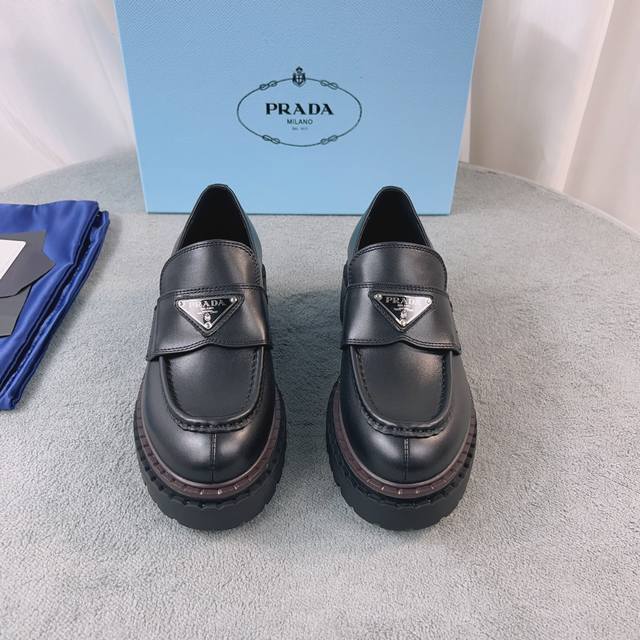 P家最新款 面：进口开边珠牛皮 里：超软水染牛皮 底：原版开模大底，厚约4.5Cm Size:35-41