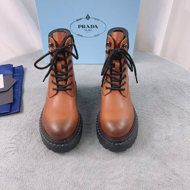 P家最新款 面：原版定制牛皮 里：进口混种羊皮 底：原版开模大底，厚约4.5 Cm Size：35-41