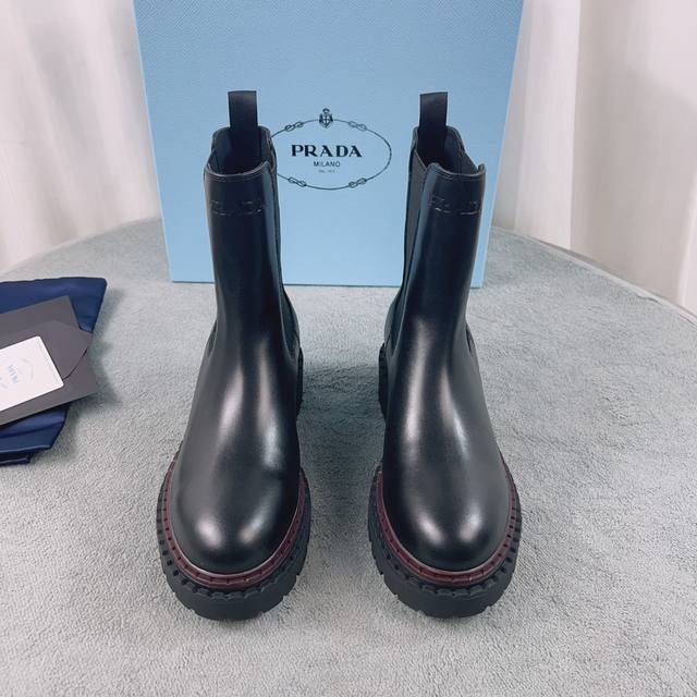 P家最新款 面：进口开边珠牛皮 里：超软水染牛皮 底：原版开模大底，厚约4.5Cm Size:35-41